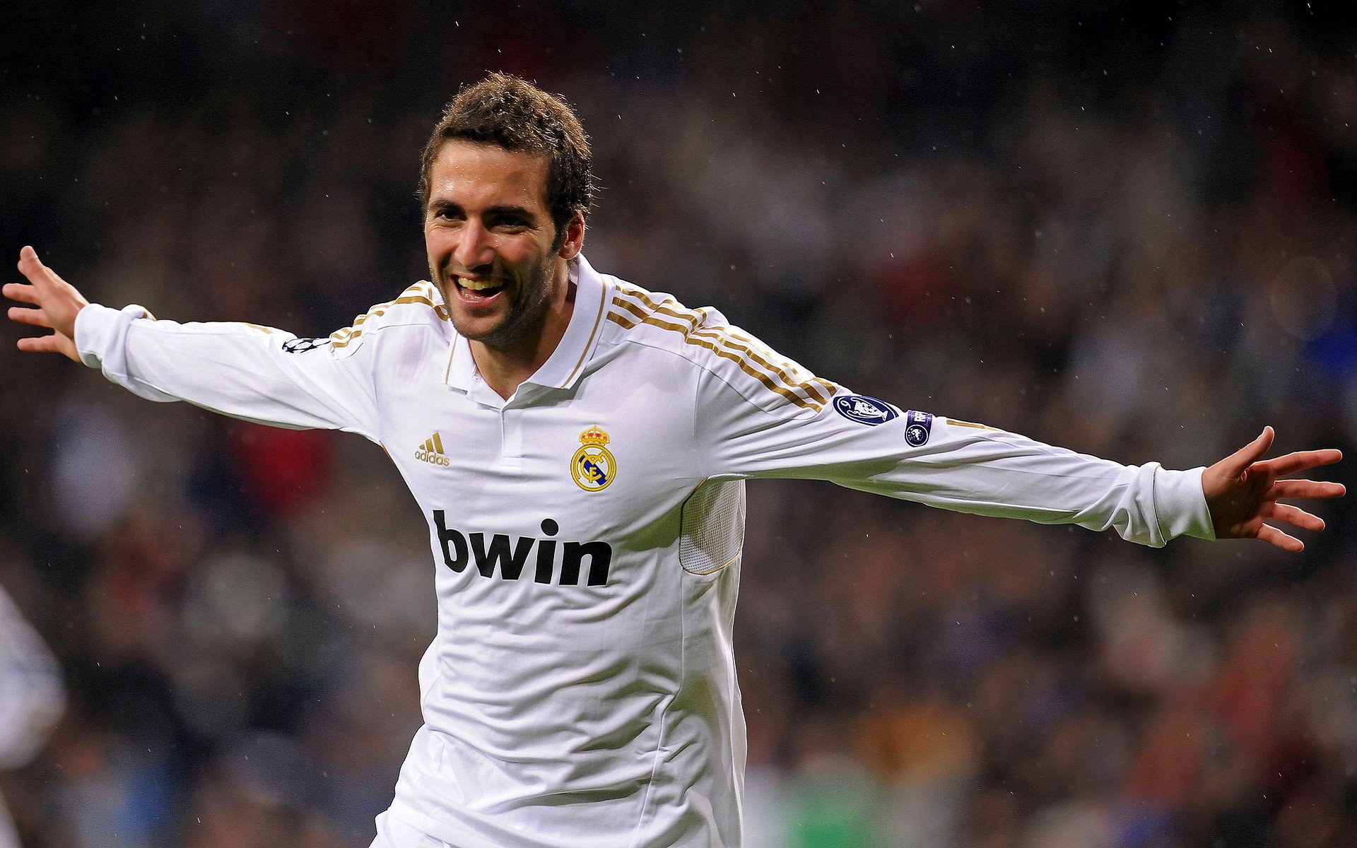 穆古鲁扎重返赛场，重要助攻首场状态出色，SKT观众沸腾！引发球迷热议